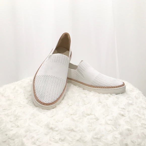 ⭐️ SOLD ⭐️ UGG Mesh Casuals - New - Picture 1 of 4